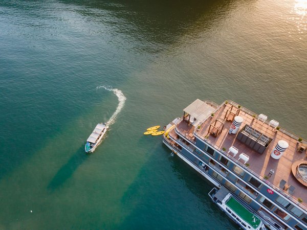 How to set up camp safely near water bodies in the UK?